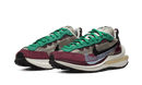 Nike Vaporwaffle sacai Villain Red Neptune Green